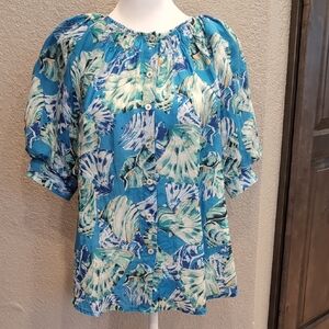 Like New. Chico's Size 0 Floral Women's Top